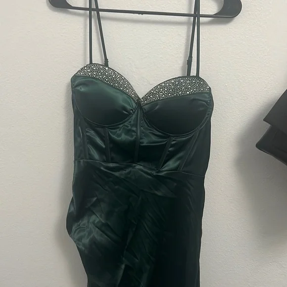 green emerald velvet dress Nova Dress  Amari Prom